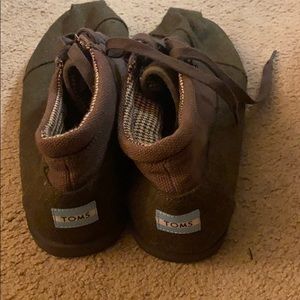 I have a pair toms in Almost new condition